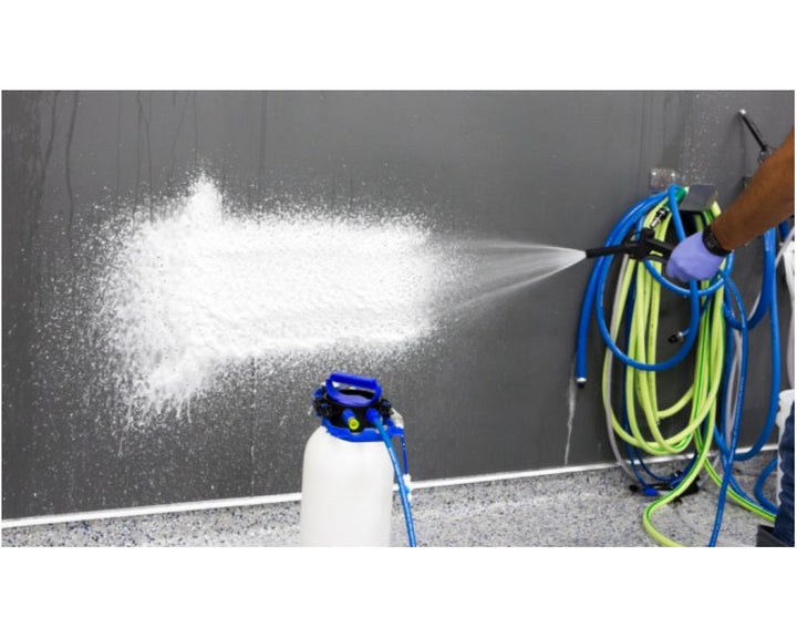 2.6 Gallon Foaming Unit (10L) in use by FOAMit